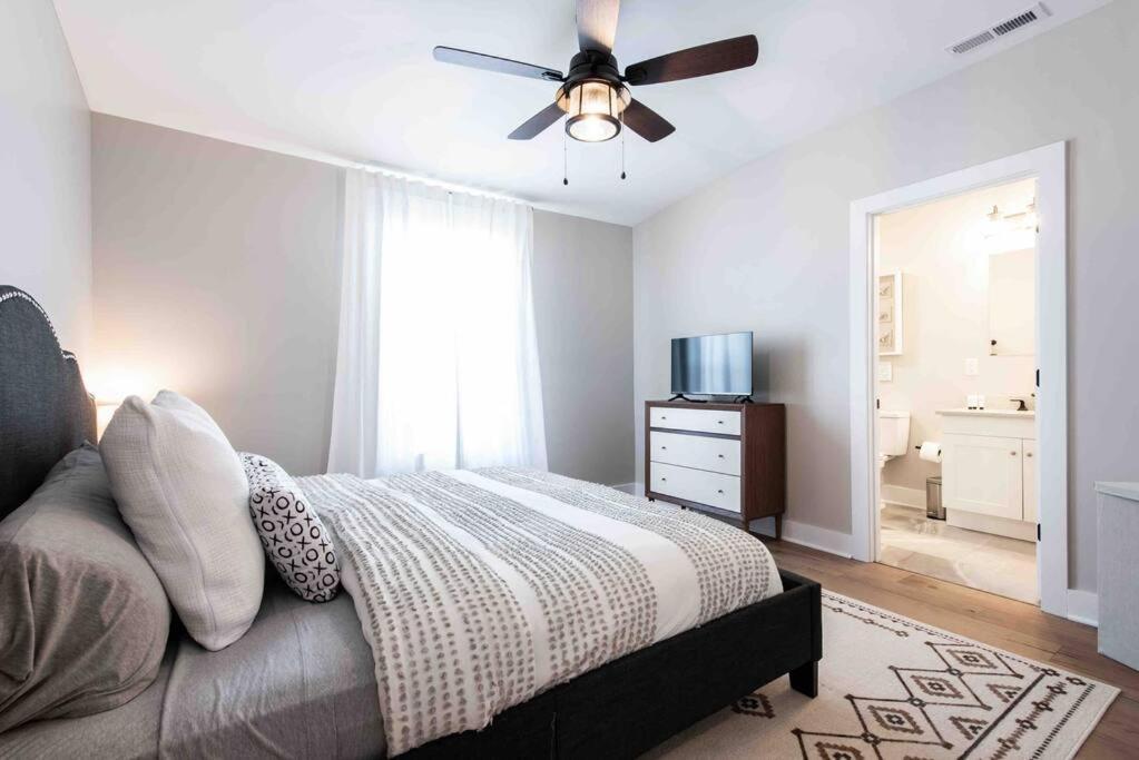 Newly Renovated 3 Bedroom Shelby Park Home **Free Parking** Луїсвілл Екстер'єр фото