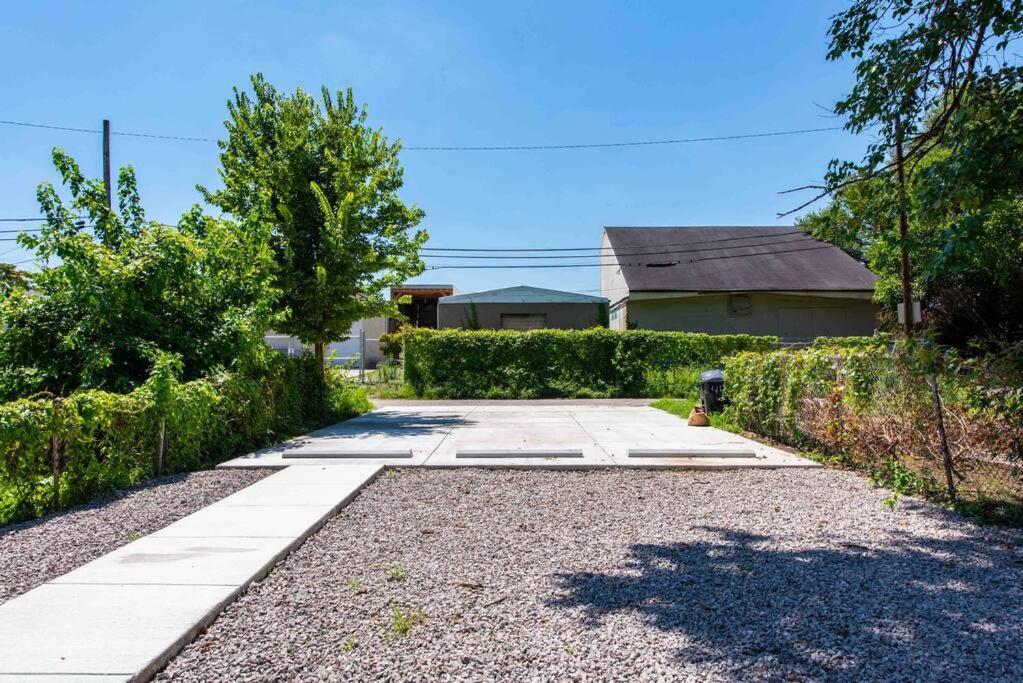 Newly Renovated 3 Bedroom Shelby Park Home **Free Parking** Луїсвілл Екстер'єр фото