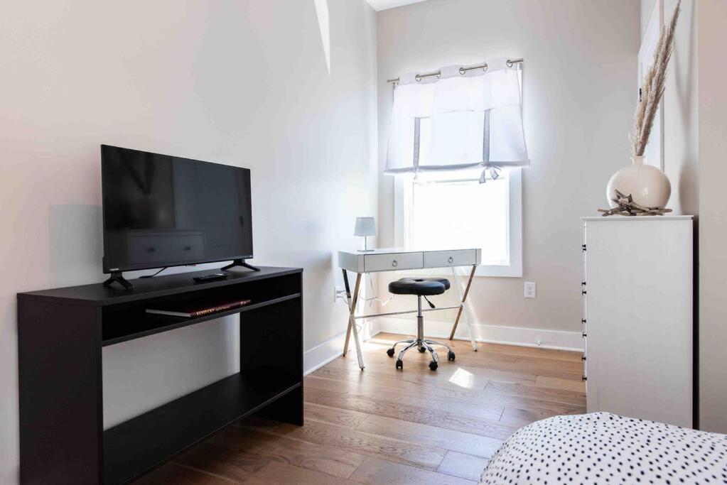 Newly Renovated 3 Bedroom Shelby Park Home **Free Parking** Луїсвілл Екстер'єр фото