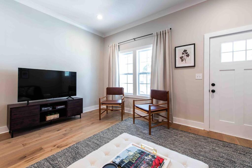 Newly Renovated 3 Bedroom Shelby Park Home **Free Parking** Луїсвілл Екстер'єр фото