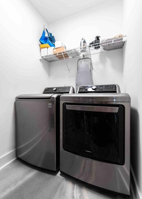 Newly Renovated 3 Bedroom Shelby Park Home **Free Parking** Луїсвілл Екстер'єр фото