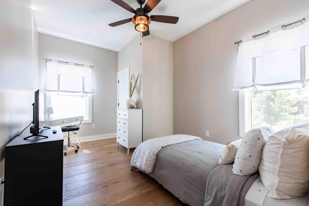 Newly Renovated 3 Bedroom Shelby Park Home **Free Parking** Луїсвілл Екстер'єр фото