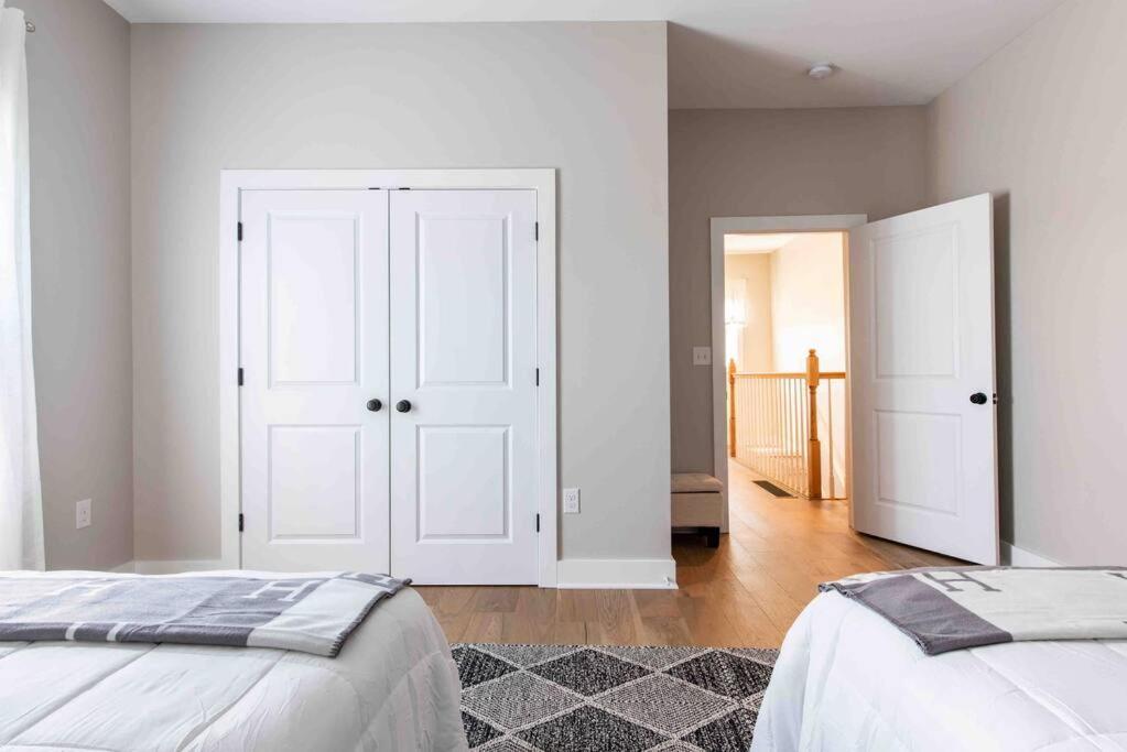 Newly Renovated 3 Bedroom Shelby Park Home **Free Parking** Луїсвілл Екстер'єр фото