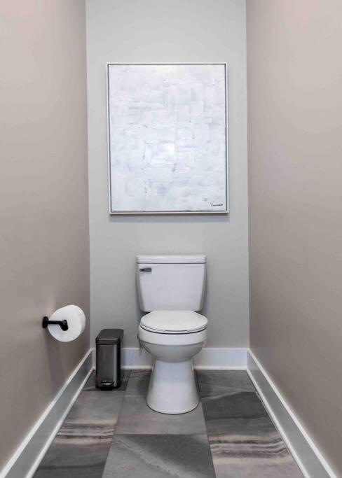 Newly Renovated 3 Bedroom Shelby Park Home **Free Parking** Луїсвілл Екстер'єр фото